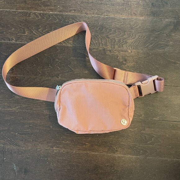Lululemon Everywhere Belt Bag Spiced Chai - Picture 2 of 2